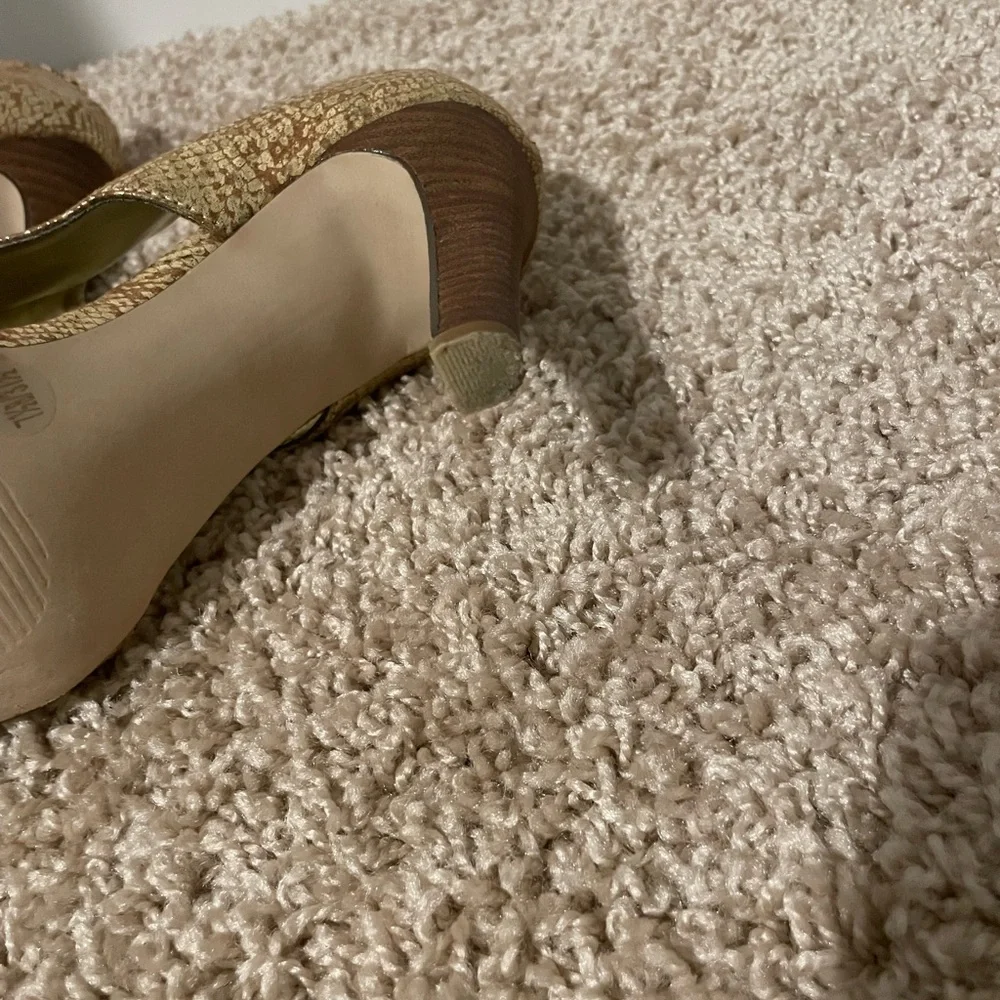 Soul Society Gold Metallic Snake Skin Heels Size 7.5 - Picture 6 of 11